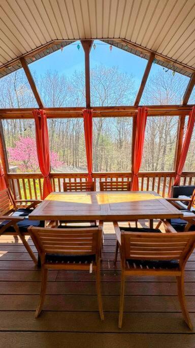 Woodland Whimsy A Private Escape, Hot Tub, Pool, Sunroom Saugerties Exterior foto